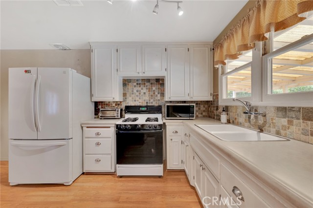 14933 Tupper Street photo 3