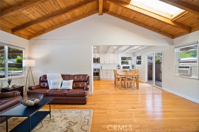 22103 Del Valle Street photo 8