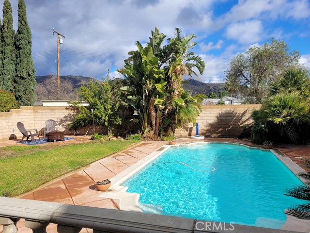 Beautiful pool and mountain views!