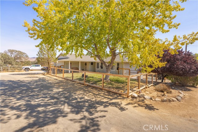Detail Gallery Image 1 of 1 For 21806 Mariposa Rd, Tehachapi,  CA 93561 - 3 Beds | 2/1 Baths