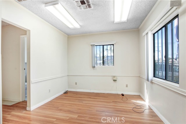 11214 Burbank Boulevard photo 6