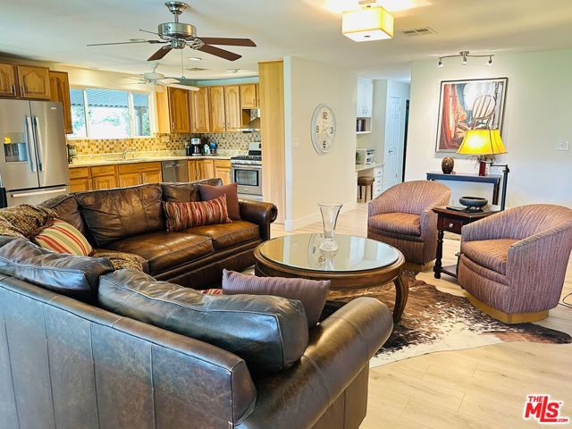 425 S Paseo Laredo, Cathedral City CA: https://media.crmls.org/mediaz/00001fe9-2cf0-4b59-891b-05c42916aad3.jpg