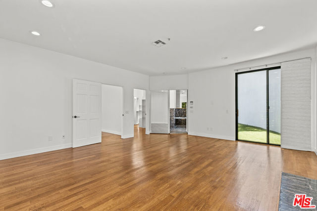 2646 Rinconia Drive, Los Angeles CA: https://media.crmls.org/mediaz/0000372b-0bc4-4bf5-8b3e-33b894ea50fb.jpg
