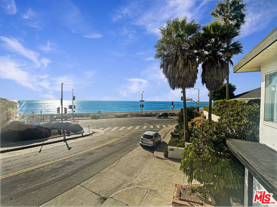 https://media.crmls.org/mediaz/0000a8b0-0342-454e-9fe0-ee5baf5a1599.jpg?preset=X-Large