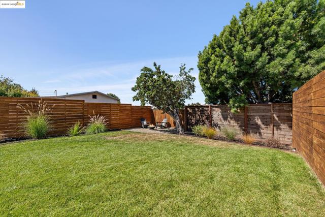 4015 Rhoda Ave, Oakland CA: https://media.crmls.org/mediaz/0001113a-963b-47d1-972e-83365516ba36.jpg