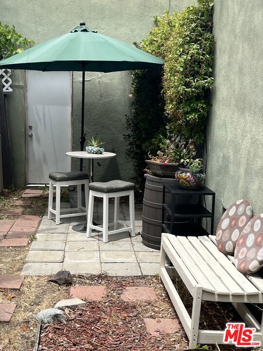 10739 Jefferson Boulevard, Culver City CA: https://media.crmls.org/mediaz/00011cd8-bd6e-43b8-8062-265bd0fc0787.jpg