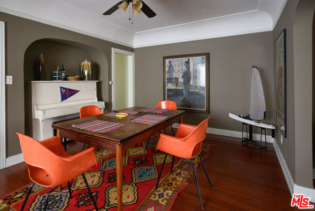 2822 S Victoria Avenue, Los Angeles CA: https://media.crmls.org/mediaz/0001a1b4-7fe5-4ba8-9f22-6de905ca3dda.jpg