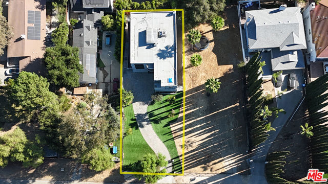 21329 Mulholland Drive, Woodland Hills CA: https://media.crmls.org/mediaz/0001b038-a1d8-44c5-b87c-0dd3be2496ae.jpg
