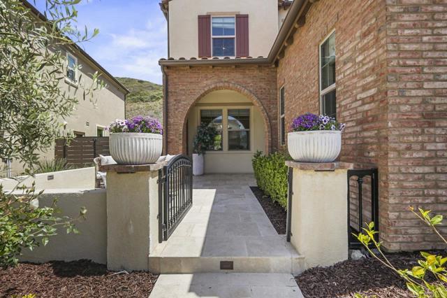 Detail Gallery Image 3 of 47 For 15988 Sarah Ridge Ct, San Diego,  CA 92127 - 6 Beds | 5/1 Baths