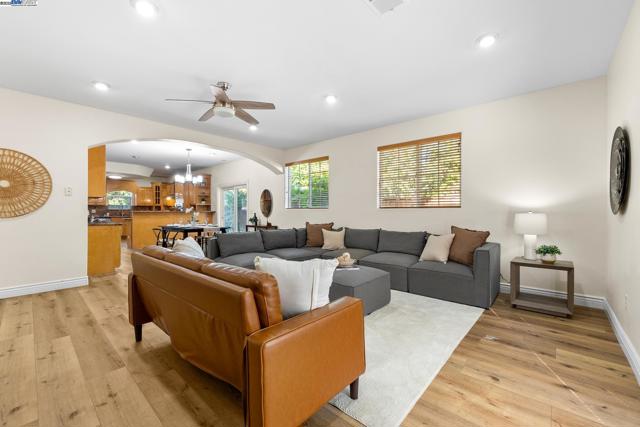6176 Thomas Ave, Newark CA: https://media.crmls.org/mediaz/00020e9d-5351-48fa-8c7c-c8cdad575d1e.jpg