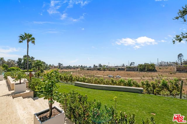 623 Alma Real Drive, Pacific Palisades CA: https://media.crmls.org/mediaz/0002e1f7-1f83-4d86-b331-b80c18cf9ee5.jpg