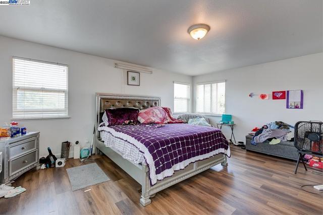 53 Puffin Cir, Oakley CA: https://media.crmls.org/mediaz/0003165a-8472-4990-a387-aa05dc5e47b9.jpg