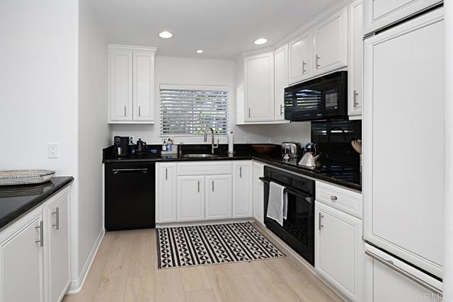 Detail Gallery Image 17 of 34 For 155 15th St #21,  Del Mar,  CA 92014 - 1 Beds | 1 Baths
