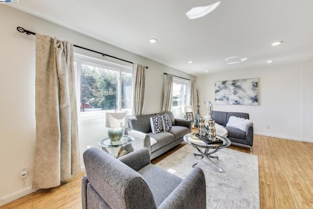 16660 Winding Blvd, San Leandro CA: https://media.crmls.org/mediaz/00043b7b-777e-4e58-832c-c8142e464fd7.jpg