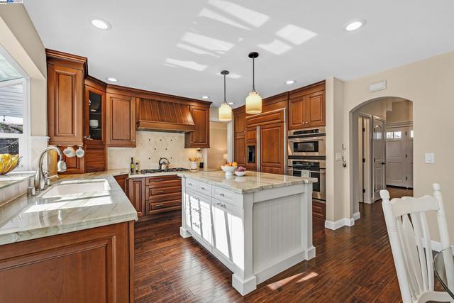 204 Franciscan Dr, Danville CA: https://media.crmls.org/mediaz/0004ef4b-fa55-4097-85e2-2f476afd6e4f.jpg