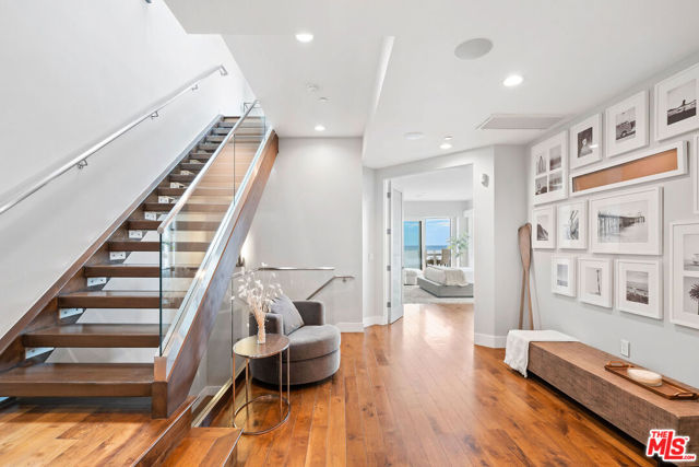 22065 Pacific Coast Highway, Malibu CA: https://media.crmls.org/mediaz/00055510-da6b-42d2-920a-68edbfe4adc1.jpg