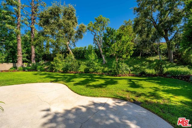 22619 Town Crier Road, Calabasas CA: https://media.crmls.org/mediaz/00056802-0d16-4486-bf07-e629f7da6f88.jpg