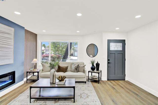 4166 Peregrine Way, Pleasanton CA: https://media.crmls.org/mediaz/000571c2-0f96-47da-9ae5-e69c26c8dc6c.jpg