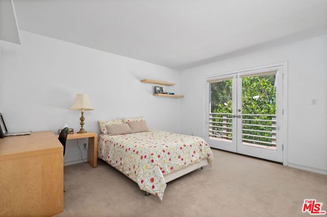 24753 Mulholland Highway, Calabasas CA: https://media.crmls.org/mediaz/00059dfe-ec26-423a-86b8-5bd5e8b4d4bd.jpg