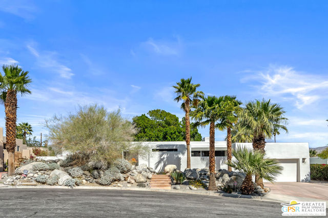 770 N Girasol Court, Palm Springs CA: https://media.crmls.org/mediaz/0005b70a-77e8-44a6-9bac-abe78a504a9e.jpg