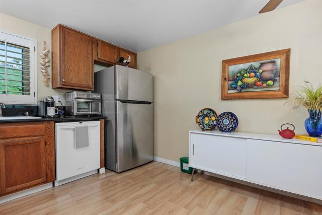 Detail Gallery Image 9 of 35 For 6673 Corte Maria, Carlsbad,  CA 92009 - 3 Beds | 2 Baths