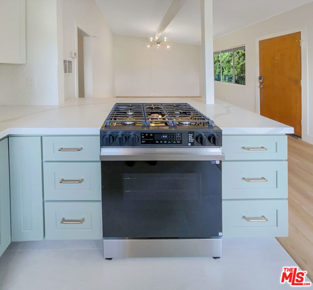 2909 10th Street, Santa Monica CA: https://media.crmls.org/mediaz/0005d1b1-eab3-4c8e-801c-8f94833c3695.jpg