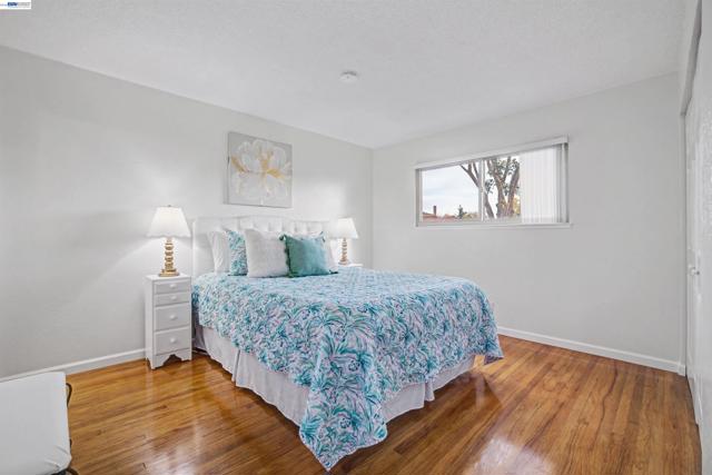 6364 Honeysuckle Dr, Newark CA: https://media.crmls.org/mediaz/0006139e-4972-4f2c-8a7d-f090e73caa6f.jpg