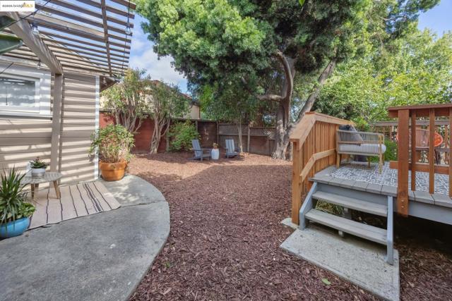 5318 Fleming Avenue, Oakland CA: https://media.crmls.org/mediaz/000615db-221e-43c3-be7f-5a506feda60f.jpg