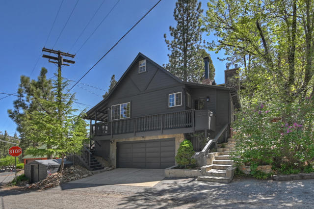 300 E Aeroplane Boulevard, Big Bear CA: https://media.crmls.org/mediaz/00061f2c-9b2e-41fe-bc60-f8a8cae7a2c3.jpg