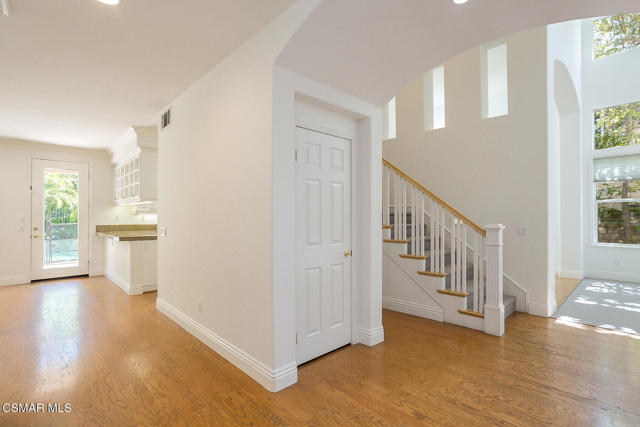 1034 Lambourne Place, Oak Park CA: https://media.crmls.org/mediaz/0006f8ff-d37e-447a-9ccd-51a4b9946900.jpg