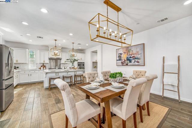 4338 Healdsburg Way, Dublin CA: https://media.crmls.org/mediaz/00070213-fa3b-4f82-bc0a-c361dbb55dee.jpg