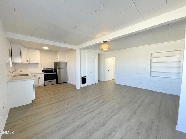 3289 Ocean Drive, Oxnard CA: https://media.crmls.org/mediaz/0007bb9f-b73e-4b0e-8097-70ed1e54c130.jpg