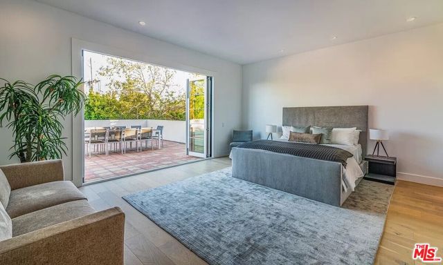 12509 W Sunset Boulevard, Los Angeles CA: https://media.crmls.org/mediaz/0007c4be-262b-45bf-b344-427eba4f2ef8.jpg