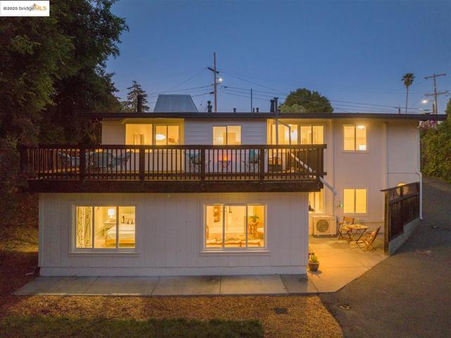 2871 Stephen Dr, Richmond CA: https://media.crmls.org/mediaz/0007eed4-4087-4675-8d6f-1bc84497deec.jpg
