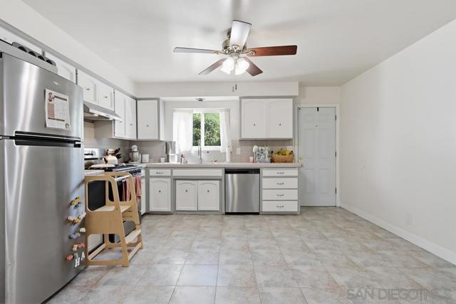 1654 LINWOOD ST, San Diego CA: https://media.crmls.org/mediaz/0008167a-a2e2-46e4-9f89-24e326a1dc84.jpg