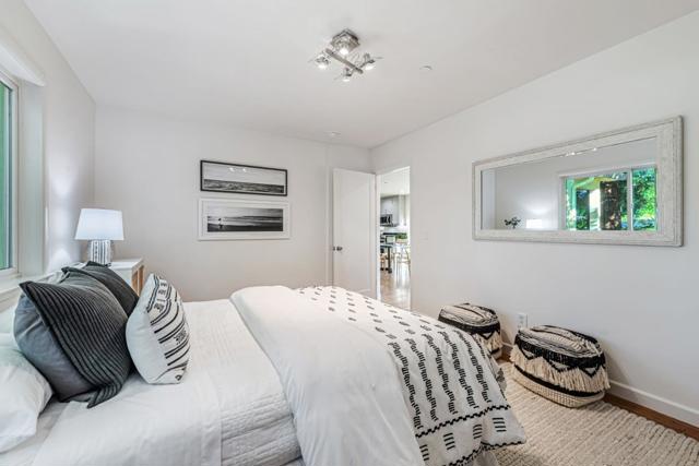 3704 Fair Oaks Avenue, Menlo Park CA: https://media.crmls.org/mediaz/00081d27-d15a-4fd0-968b-493021682f8e.jpg