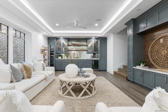 462 Westbourne Street, La Jolla CA: https://media.crmls.org/mediaz/00082d6d-23db-473f-955a-840532f98dc8.jpg