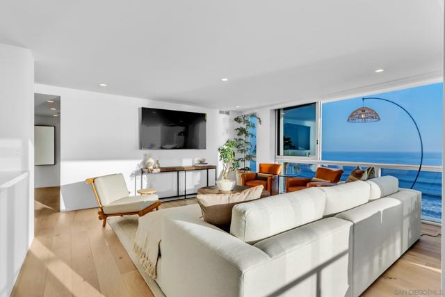 1830 Avenida Del Mundo, Coronado CA: https://media.crmls.org/mediaz/0008713b-97a7-4bab-ae35-33c97dd88d99.jpg
