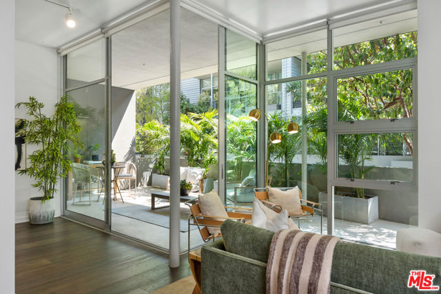 4080 Glencoe Avenue, Marina del Rey CA: https://media.crmls.org/mediaz/0008aefd-3be7-44ed-8647-3a99cfd3476c.jpg