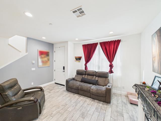 Detail Gallery Image 5 of 38 For 1922 Corte Zafiro #136,  Chula Vista,  CA 91913 - 3 Beds | 2/1 Baths