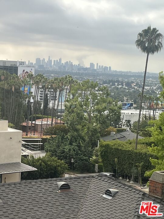 https://media.crmls.org/mediaz/0008fc70-fdb2-460c-939f-6ebfe7d6da35.jpg?preset=X-Large