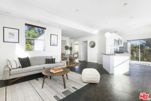 421 Beech Street, Los Angeles CA: https://media.crmls.org/mediaz/000905f8-a1ae-4537-b297-90af69172113.jpg