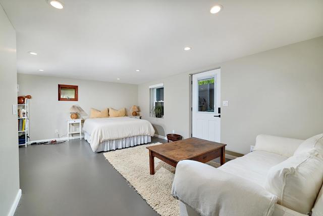 630 Ocean View Avenue, Encinitas CA: https://media.crmls.org/mediaz/00094f81-442c-4664-813c-6131598eddca.jpg