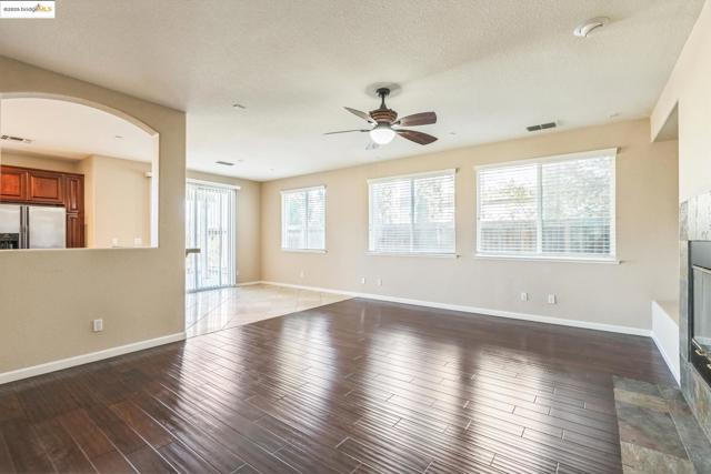 2665 Torrey Pines Dr, Brentwood CA: https://media.crmls.org/mediaz/00096290-e9fb-47c2-bc67-701fb0f1fd36.jpg