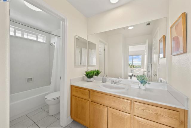 1000 Silver Maple Lane, Hayward CA: https://media.crmls.org/mediaz/00096653-ab6d-4712-a0fb-1151efbd822d.jpg