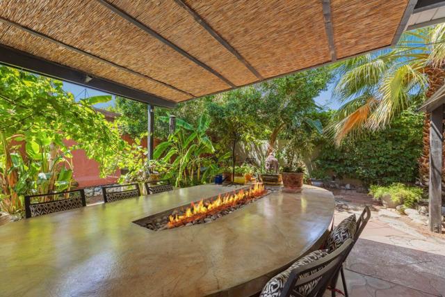 901 S Calle Tomas, Palm Springs CA: https://media.crmls.org/mediaz/0009e50f-9b03-4b0e-a56b-54349d807cf5.jpg