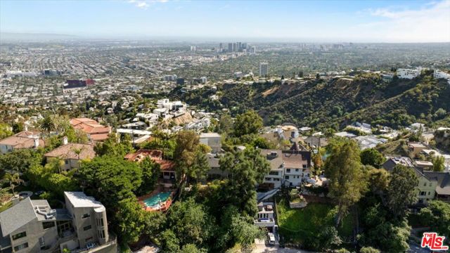 8809 Appian Way, Los Angeles CA: https://media.crmls.org/mediaz/000a23cc-8a79-499e-af78-7700c27a8fda.jpg