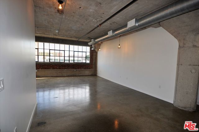 691 Mill Street, Los Angeles CA: https://media.crmls.org/mediaz/000acd2d-5864-4af3-a4dd-a37a0f4e6af7.jpg