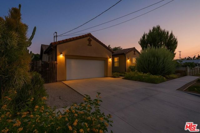 7050 Independence Avenue, Canoga Park CA: https://media.crmls.org/mediaz/000ae2fc-7993-46e4-9f75-71f2efb64312.jpg