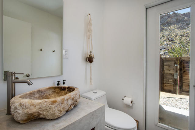 61093 Prescott Trail, Joshua Tree CA: https://media.crmls.org/mediaz/000b1200-3e2f-498e-a010-299678f4aacf.jpg